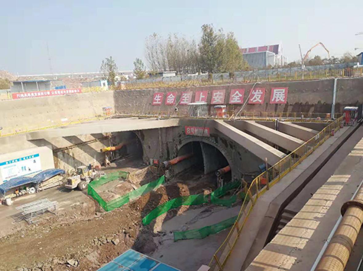 中建八局青島地鐵8號線施工現(xiàn)場(圖1)