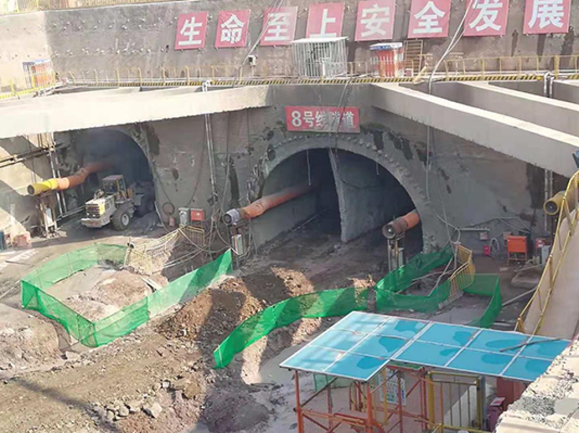 中建八局青島地鐵8號(hào)線(xiàn)施工現(xiàn)場(chǎng)(圖1)
